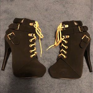 Super Cute Stiletto Boots 😍